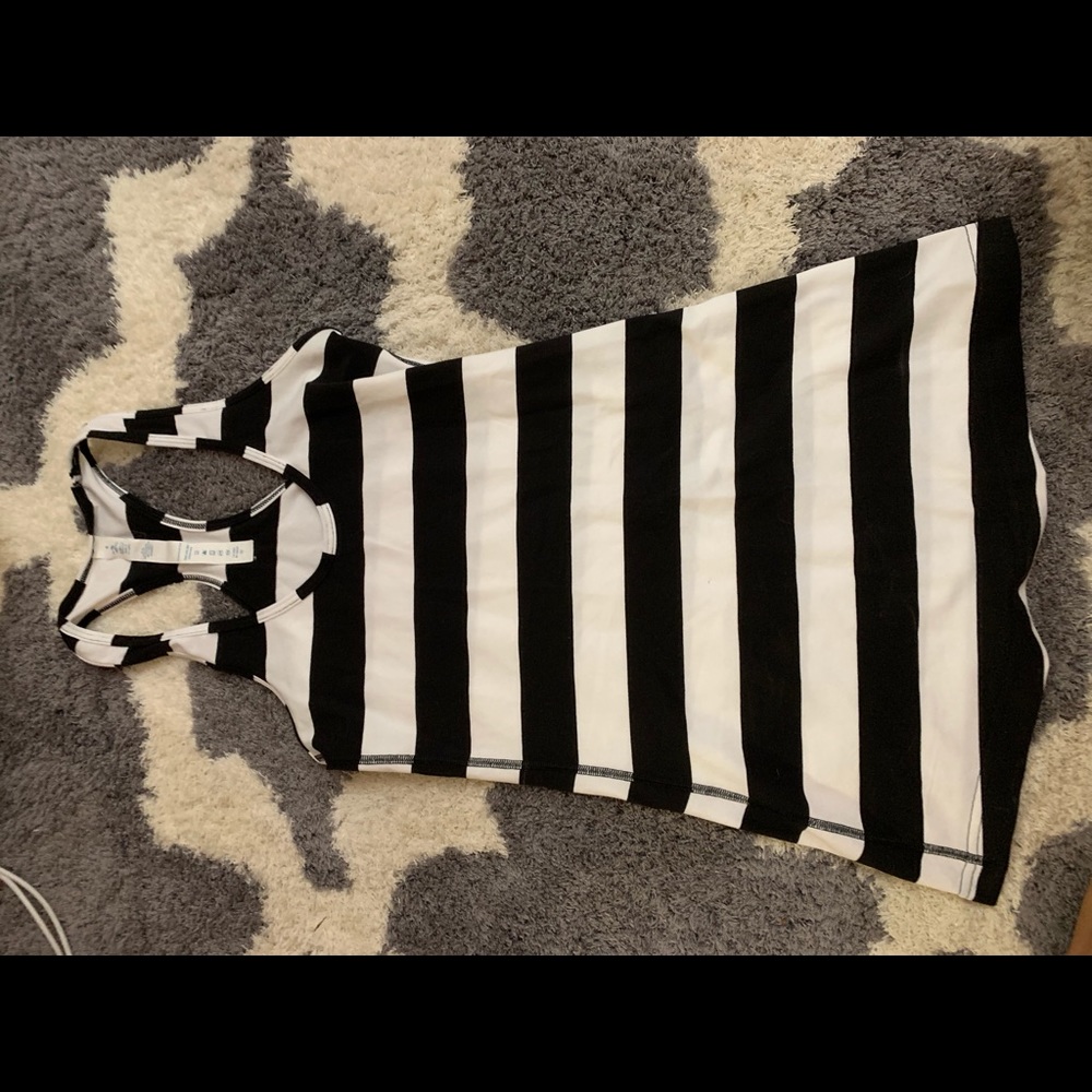 Lululemon size 4 barely worn!!